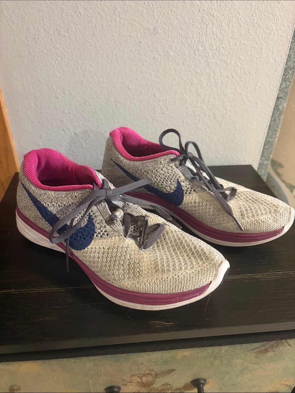 Nike Women's Light Gray Knit Running Shoes with Navy Swoosh and Pink Lining